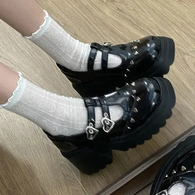 Mary Jane Shoes with Platform and Heart Buckle