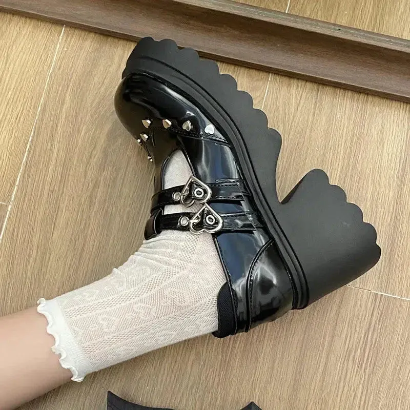 Mary Jane Shoes with Platform and Heart Buckle
