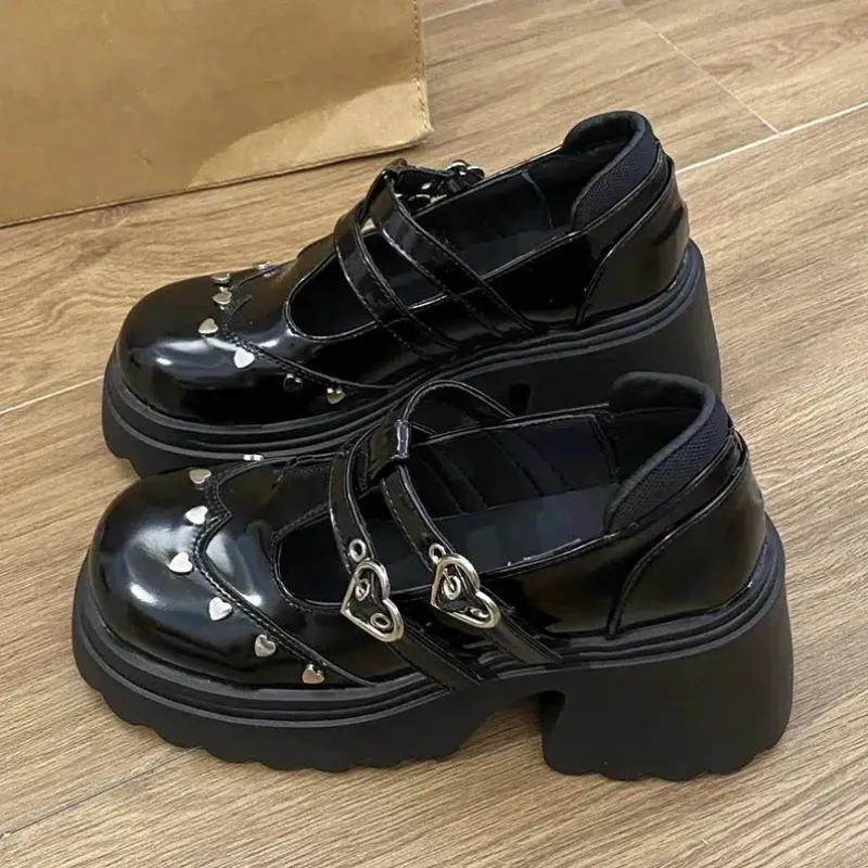 Mary Jane Shoes with Platform and Heart Buckle